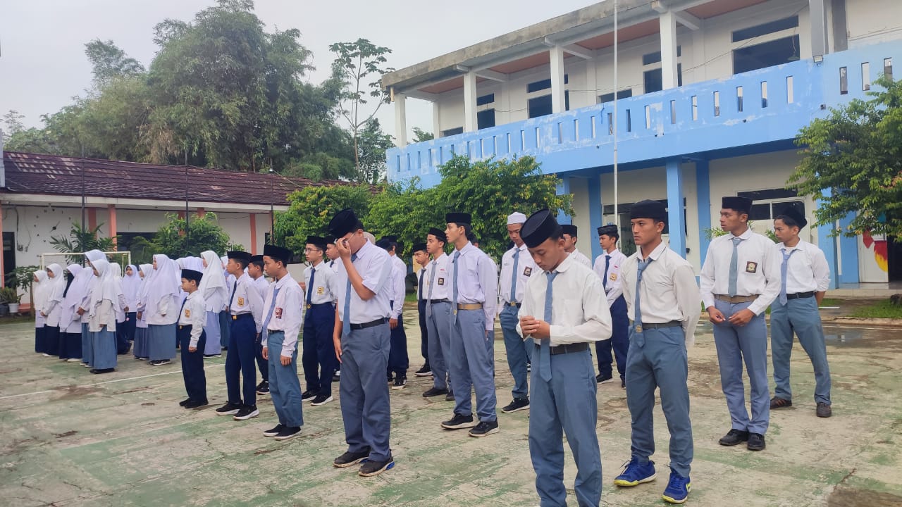 Orang Tua Hafidz Al Bani Kelas 9